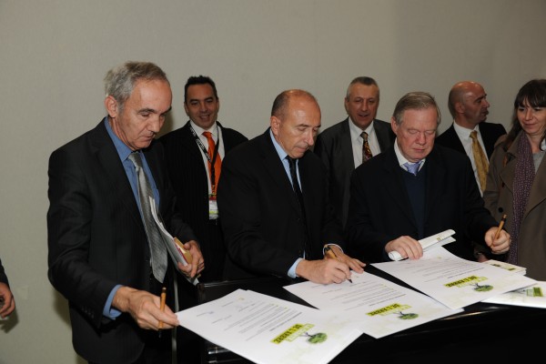 Signature de la Charte lors du salon Paysalia, décembre 2011